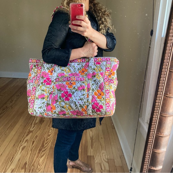 SOLD Vera Bradley Get Carried Away Large Tote/weekender LIKE NEW - Picture 2 of 12